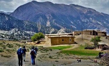 Descubre Midelt: Senderismo, Montañas y Turismo Solidario entre Montañas y Comunidades Locales